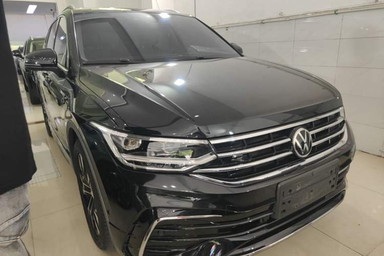 Used Volkswagen Tiguan L 2023 330TSI Automatic Two-Wheel Drive R-Line Enjoyment Edition Front Right 45 Deg