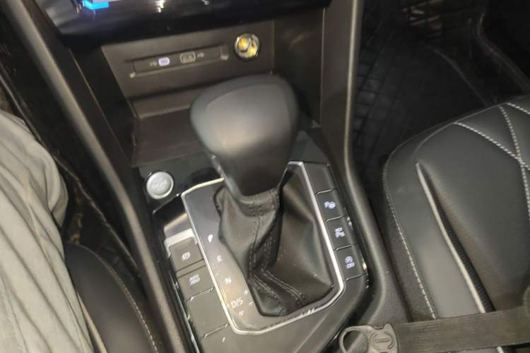 Used Volkswagen Tiguan L 2023 330TSI Automatic Two-Wheel Drive R-Line Enjoyment Edition Gear Lever