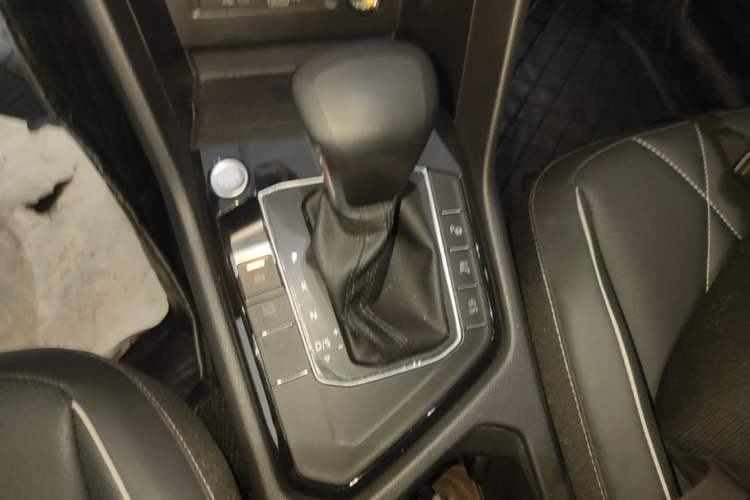 Used Volkswagen Tiguan L 2023 330TSI Automatic Two-Wheel Drive R-Line Enjoyment Edition Gear Lever