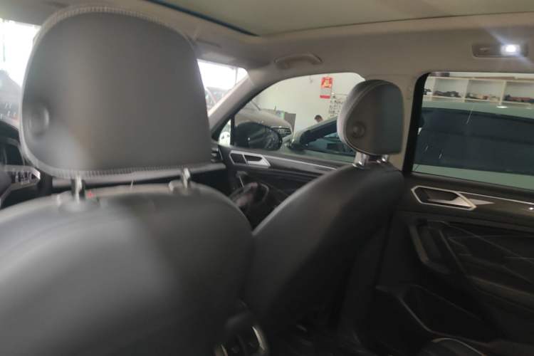 Used Volkswagen Tiguan L 2023 330TSI Automatic Two-Wheel Drive R-Line Enjoyment Edition Headliner