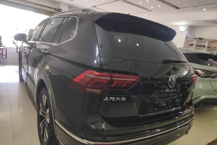 Used Volkswagen Tiguan L 2023 330TSI Automatic Two-Wheel Drive R-Line Enjoyment Edition Rear Left 45 Deg