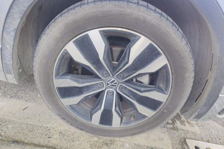 Used Volkswagen Tiguan L 2023 330TSI Automatic Two-Wheel Drive R-Line Enjoyment Edition Right Front Wheel Hub