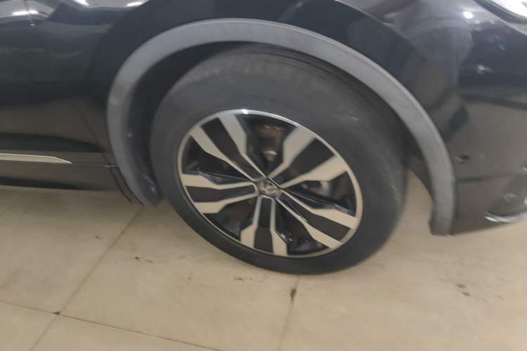 Used Volkswagen Tiguan L 2023 330TSI Automatic Two-Wheel Drive R-Line Enjoyment Edition Right Front Wheel Hub