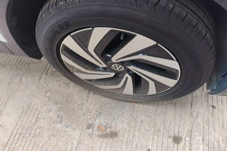 Used Volkswagen Tiguan L 2023 300TSI Automatic Two-Wheel Drive Smart Edition Right Front Wheel Hub