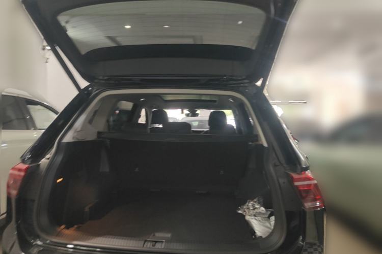 Used Volkswagen Tiguan L 2023 330TSI Automatic Two-Wheel Drive R-Line Enjoyment Edition Trunk