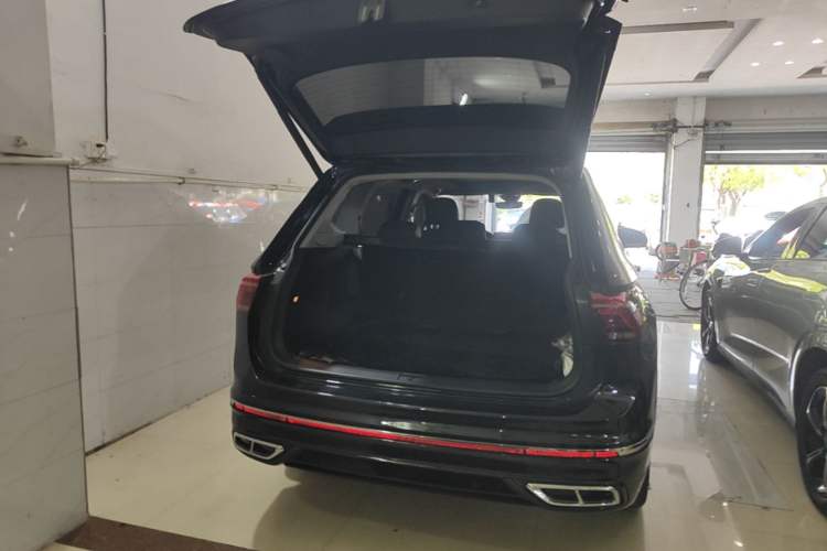 Used Volkswagen Tiguan L 2023 330TSI Automatic Two-Wheel Drive R-Line Enjoyment Edition Trunk