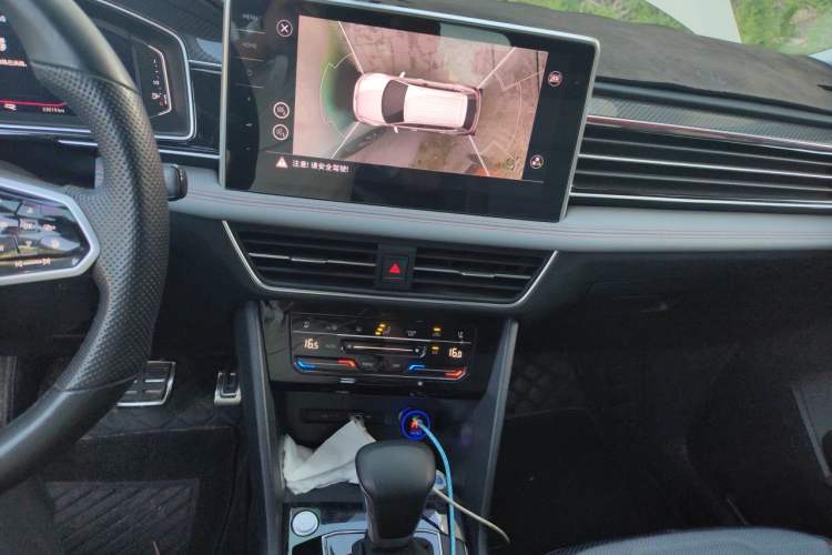 Used Volkswagen Tiguan L 2023 330TSI Automatic Two-Wheel Drive R-Line Flagship Edition Audio And AC Panel