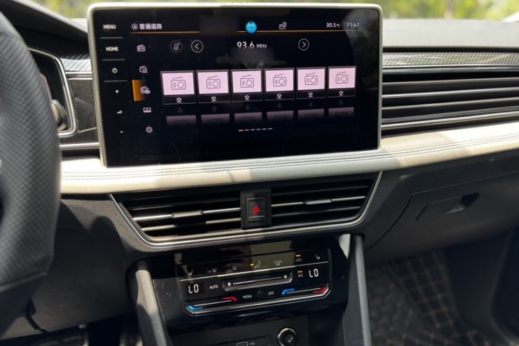 Used Volkswagen Tiguan L 2023 330TSI Automatic Two-Wheel Drive R-Line Enjoyment Edition Audio And AC Panel