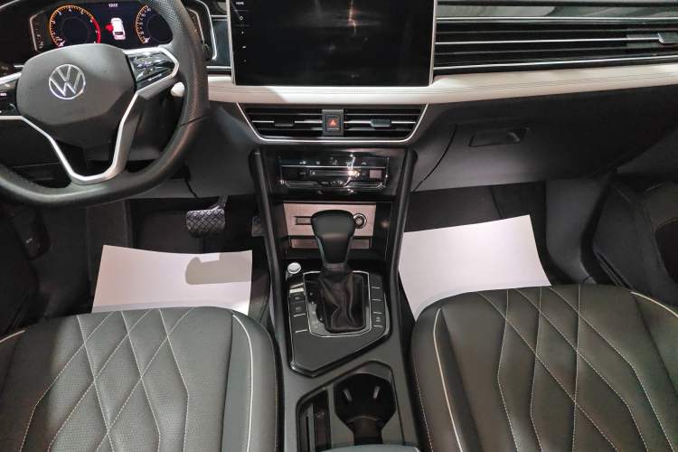 Used Volkswagen Tiguan L 2023 330TSI Automatic Two-Wheel Drive Smart Edition Audio And AC Panel