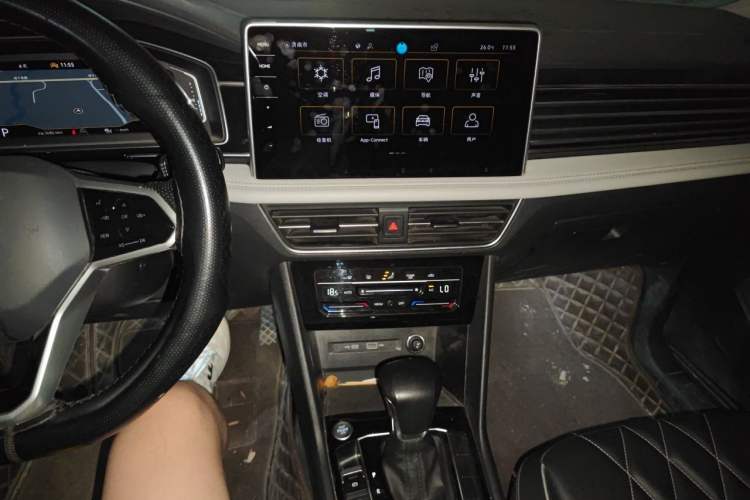 Used Volkswagen Tiguan L 2023 330TSI Automatic Two-Wheel Drive Smart Edition Audio And AC Panel