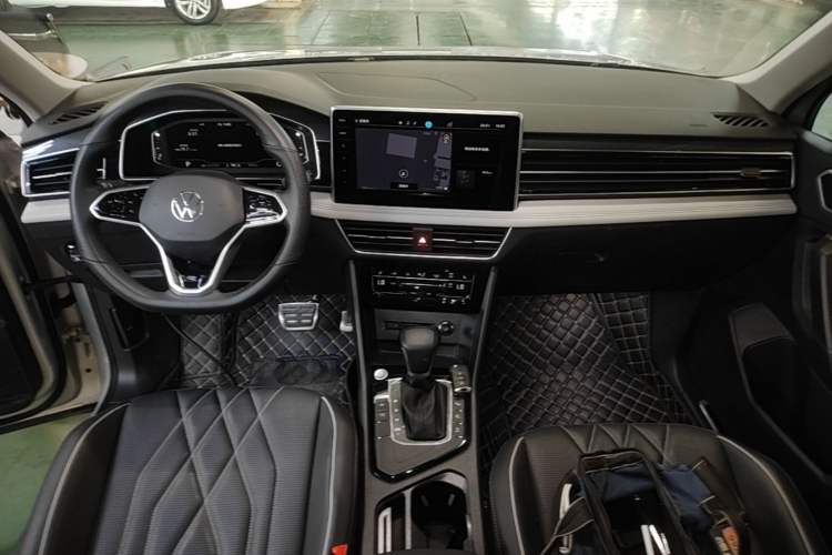 Used Volkswagen Tiguan L 2023 330TSI Automatic Two-Wheel Drive R-Line Enjoyment Edition Center Console
