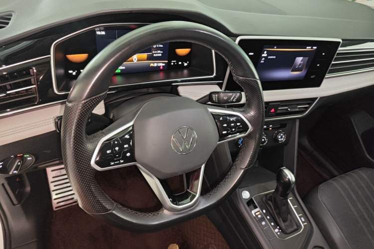Used Volkswagen Tiguan L 2023 330TSI Automatic Two-Wheel Drive Comfort Edition Center Console