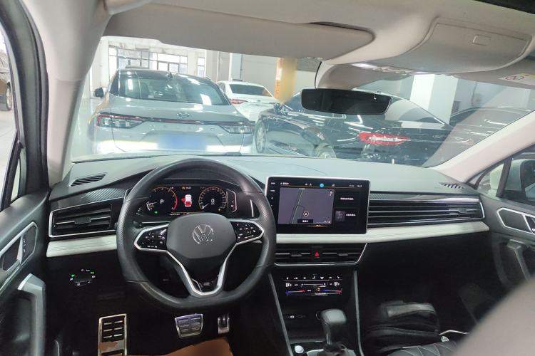 Used Volkswagen Tiguan L 2023 330TSI Automatic Two-Wheel Drive R-Line Enjoyment Edition Center Console