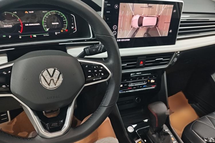 Used Volkswagen Tiguan L 2023 330TSI Automatic Two-Wheel Drive R-Line Enjoyment Edition Center Console