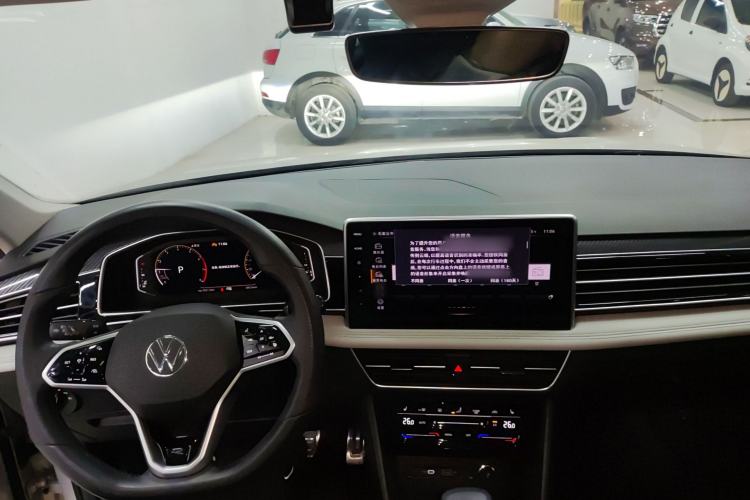 Used Volkswagen Tiguan L 2023 Restyled 330TSI Automatic Two-Wheel Drive R-Line Enhanced Comfort Version Center Console