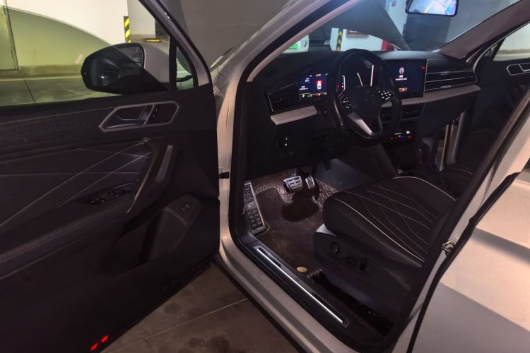 Used Volkswagen Tiguan L 2023 330TSI Automatic Two-Wheel Drive R-Line Enjoyment Edition Driver Seat