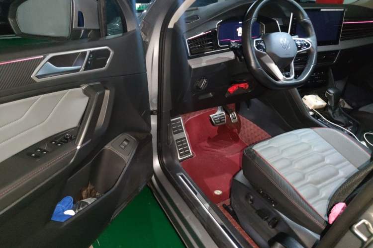 Used Volkswagen Tiguan L 2023 380TSI Automatic All-Wheel Drive R-Line Flagship 7-Seater Driver Seat