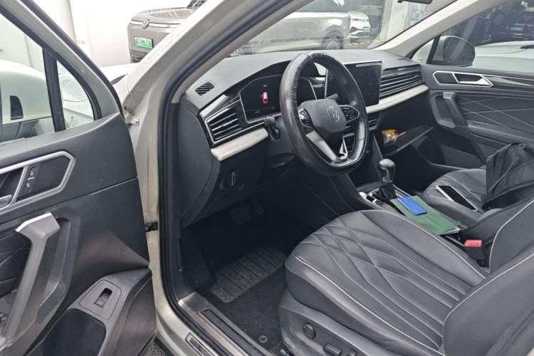 Used Volkswagen Tiguan L 2023 Revised Version 330TSI Automatic Two-Wheel Drive Smart Enjoyment Edition Driver Seat
