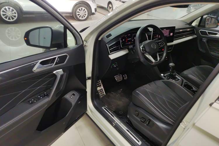 Used Volkswagen Tiguan L 2023 Restyled 330TSI Automatic Two-Wheel Drive R-Line Enhanced Comfort Version Driver Seat