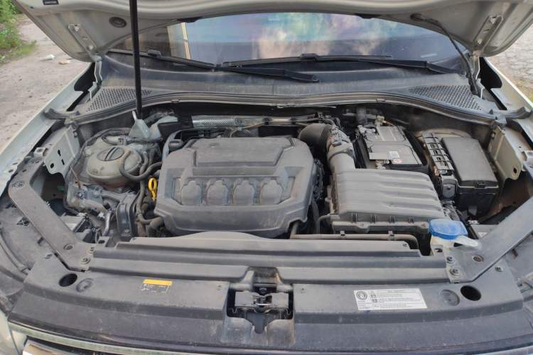 Used Volkswagen Tiguan L 2023 330TSI Automatic Two-Wheel Drive R-Line Flagship Edition Engine Bay