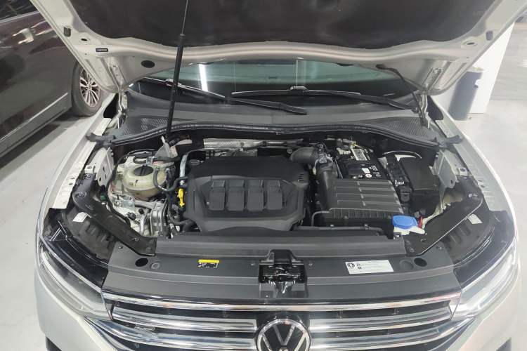 Used Volkswagen Tiguan L 2023 330TSI Automatic Two-Wheel Drive R-Line Enjoyment Edition Engine Bay
