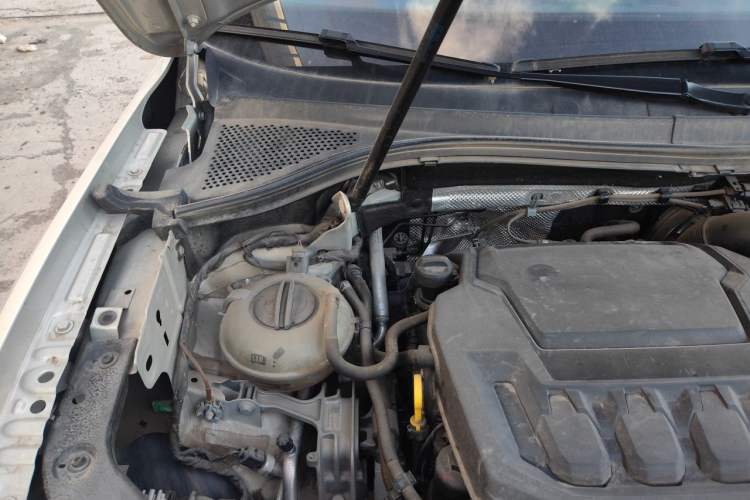 Used Volkswagen Tiguan L 2023 330TSI Automatic Two-Wheel Drive R-Line Flagship Edition Engine Bay Right
