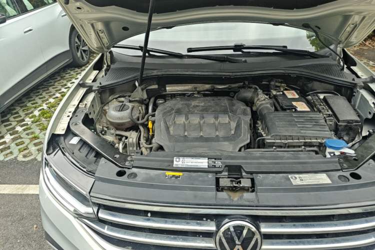 Used Volkswagen Tiguan L 2023 Revised Version 330TSI Automatic Two-Wheel Drive Smart Enjoyment Edition Engine Bay Right