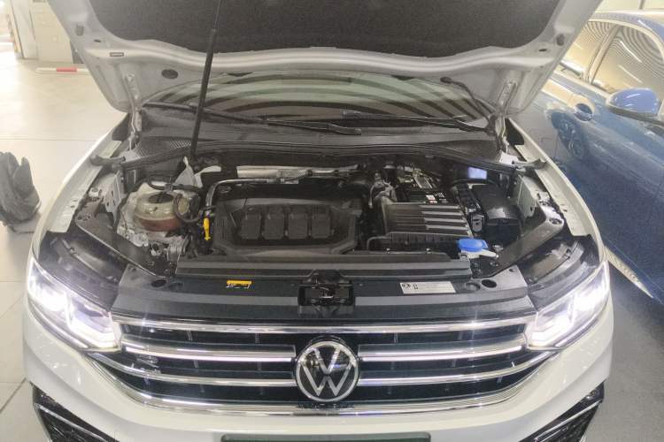 Used Volkswagen Tiguan L 2023 330TSI Automatic Two-Wheel Drive R-Line Flagship Edition Engine Bay