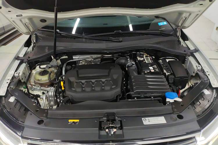 Used Volkswagen Tiguan L 2023 Restyled 330TSI Automatic Two-Wheel Drive R-Line Enhanced Comfort Version Engine Bay