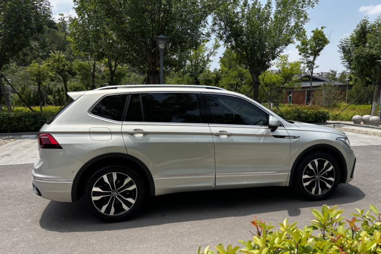 Used Volkswagen Tiguan L 2023 330TSI Automatic Two-Wheel Drive R-Line Enjoyment Edition Exterior 5