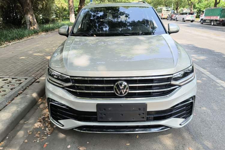 Used Volkswagen Tiguan L 2023 330TSI Automatic Two-Wheel Drive R-Line Enjoyment Edition Front