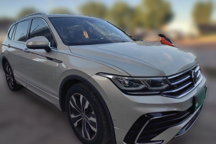 Used Volkswagen Tiguan L 2023 330TSI Automatic Two-Wheel Drive R-Line Flagship Edition Front Right 45 Deg