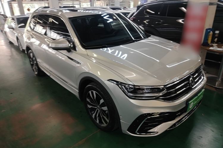 Used Volkswagen Tiguan L 2023 330TSI Automatic Two-Wheel Drive R-Line Enjoyment Edition Front Right 45 Deg