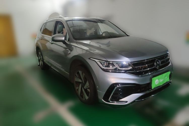 Used Volkswagen Tiguan L 2023 380TSI Automatic All-Wheel Drive R-Line Flagship 7-Seater Front Right 45 Deg