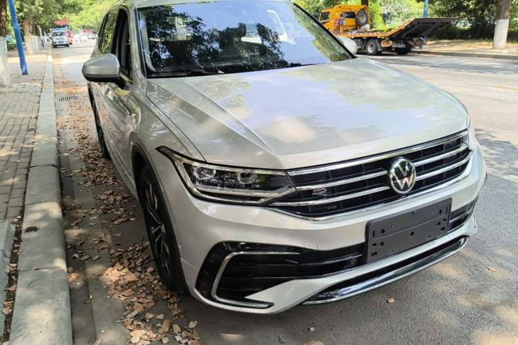 Used Volkswagen Tiguan L 2023 330TSI Automatic Two-Wheel Drive R-Line Enjoyment Edition Front Right 45 Deg