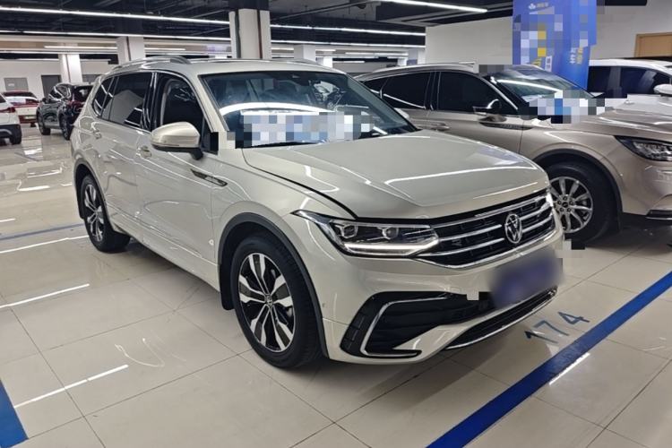 Used Volkswagen Tiguan L 2023 330TSI Automatic Two-Wheel Drive R-Line Enjoyment Edition Front Right 45 Deg