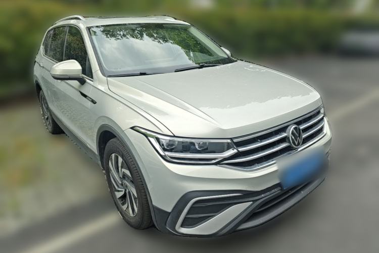 Used Volkswagen Tiguan L 2023 Revised Version 330TSI Automatic Two-Wheel Drive Smart Enjoyment Edition Front Right 45 Deg