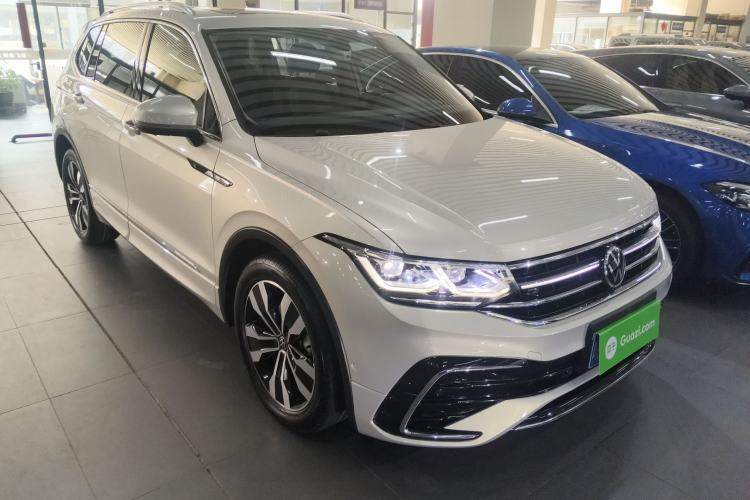 Used Volkswagen Tiguan L 2023 330TSI Automatic Two-Wheel Drive R-Line Flagship Edition Front Right 45 Deg