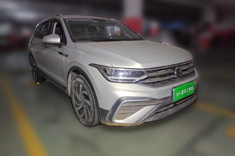 Used Volkswagen Tiguan L 2023 330TSI Automatic Two-Wheel Drive Smart Edition Front Right 45 Deg
