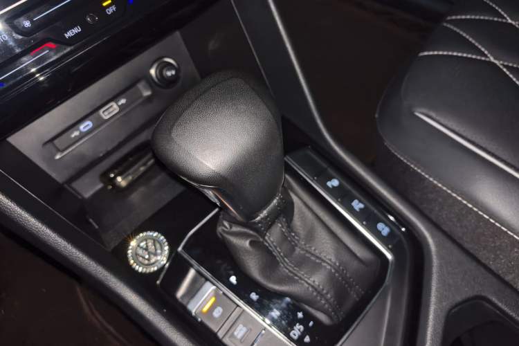 Used Volkswagen Tiguan L 2023 330TSI Automatic Two-Wheel Drive R-Line Enjoyment Edition Gear Lever