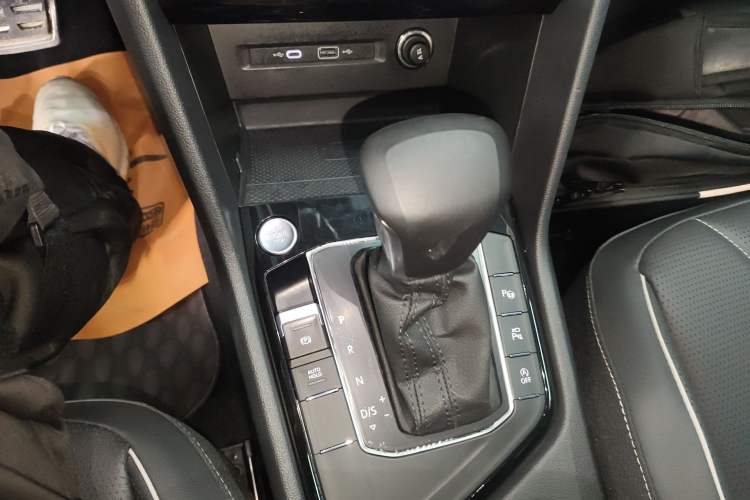 Used Volkswagen Tiguan L 2023 330TSI Automatic Two-Wheel Drive R-Line Enjoyment Edition Gear Lever