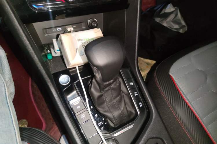 Used Volkswagen Tiguan L 2023 380TSI Automatic All-Wheel Drive R-Line Flagship 7-Seater Gear Lever