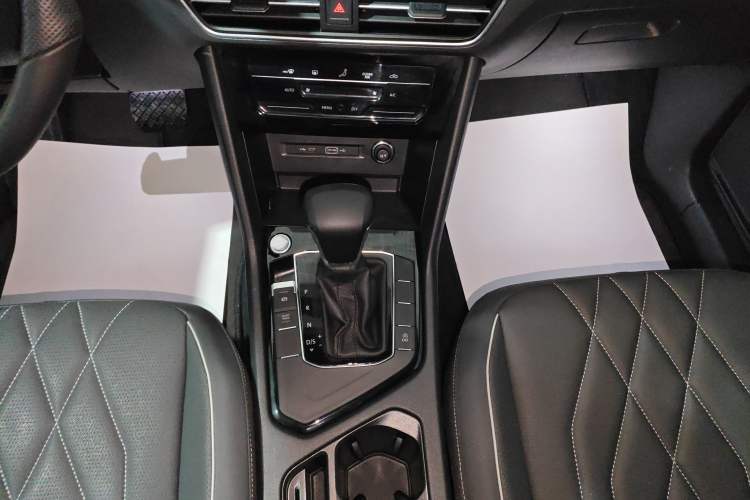 Used Volkswagen Tiguan L 2023 330TSI Automatic Two-Wheel Drive Smart Edition Gear Lever