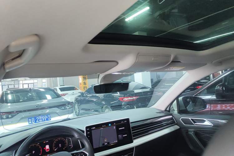 Used Volkswagen Tiguan L 2023 330TSI Automatic Two-Wheel Drive R-Line Enjoyment Edition Headliner
