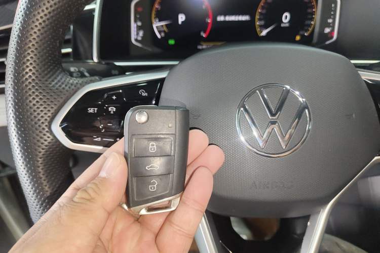 Used Volkswagen Tiguan L 2023 330TSI Automatic Two-Wheel Drive R-Line Enjoyment Edition Interior 1