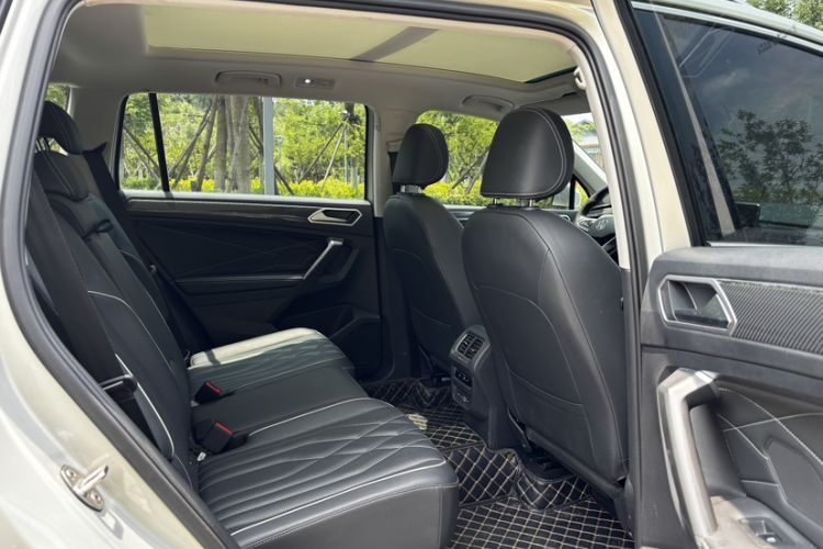 Used Volkswagen Tiguan L 2023 330TSI Automatic Two-Wheel Drive R-Line Enjoyment Edition Interior 4