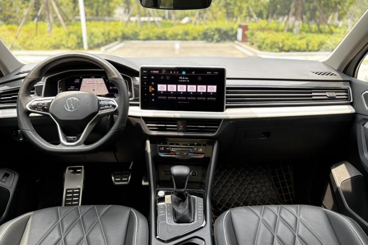 Used Volkswagen Tiguan L 2023 330TSI Automatic Two-Wheel Drive R-Line Enjoyment Edition Interior 5