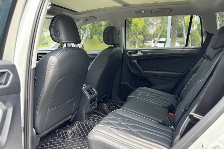 Used Volkswagen Tiguan L 2023 330TSI Automatic Two-Wheel Drive R-Line Enjoyment Edition Interior 6