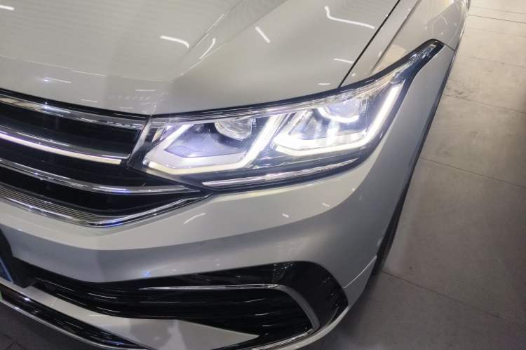 Used Volkswagen Tiguan L 2023 330TSI Automatic Two-Wheel Drive R-Line Flagship Edition Left Front Headlight