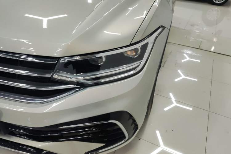 Used Volkswagen Tiguan L 2023 Restyled 330TSI Automatic Two-Wheel Drive R-Line Enhanced Comfort Version Left Front Headlight